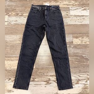 NWT American Eagle Black Super High-Rise Strigid Mom Jean size 2 Regular